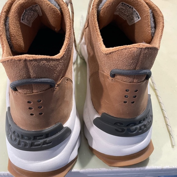 Sorel trainers casual style. Women’s Size US 9. Worn Once. - Picture 3 of 5